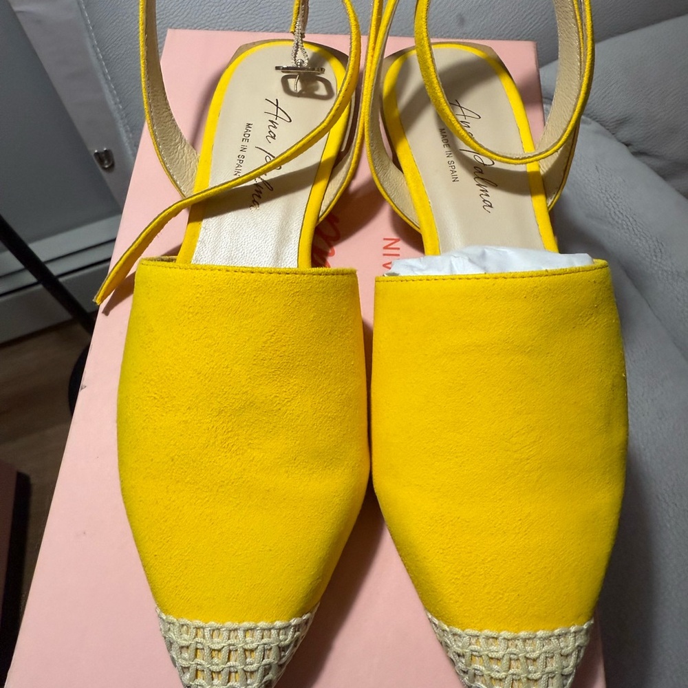 Anne Klein Women's Yellow Slingback Shoes